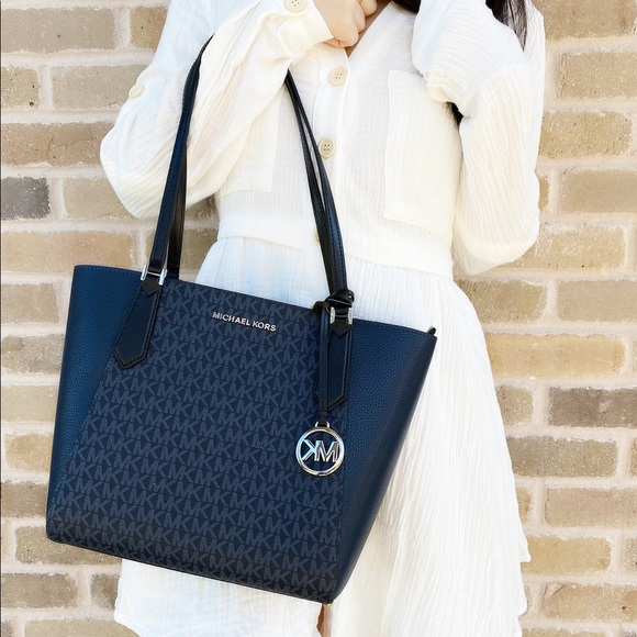 Michael Kors tote wallet blue ‼️SALE‼️‼️ - Picture 6 of 8